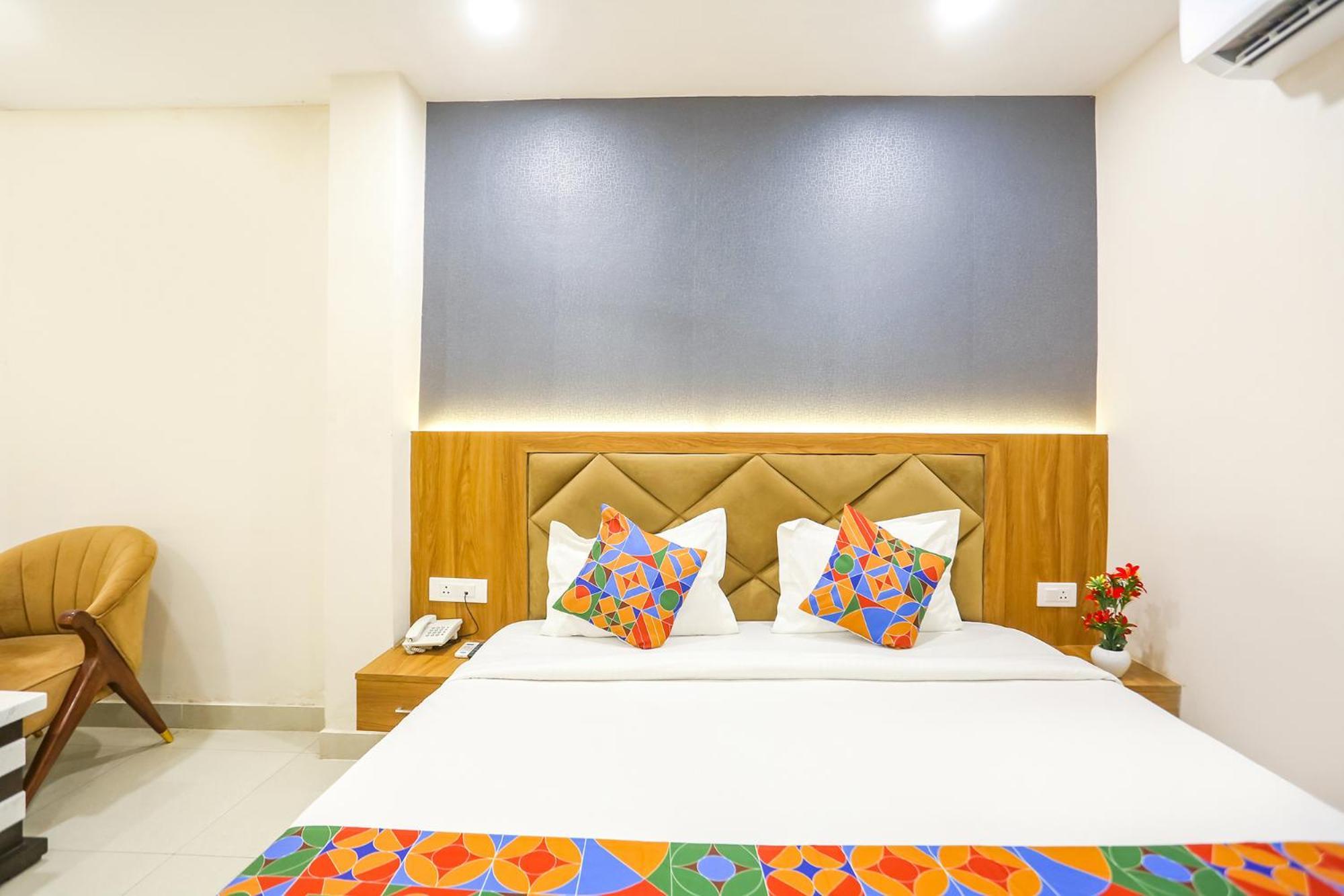 Fabhotel Hari Kunj 900 M From Kashi Vishwanath Temple Varanasi Exteriör bild