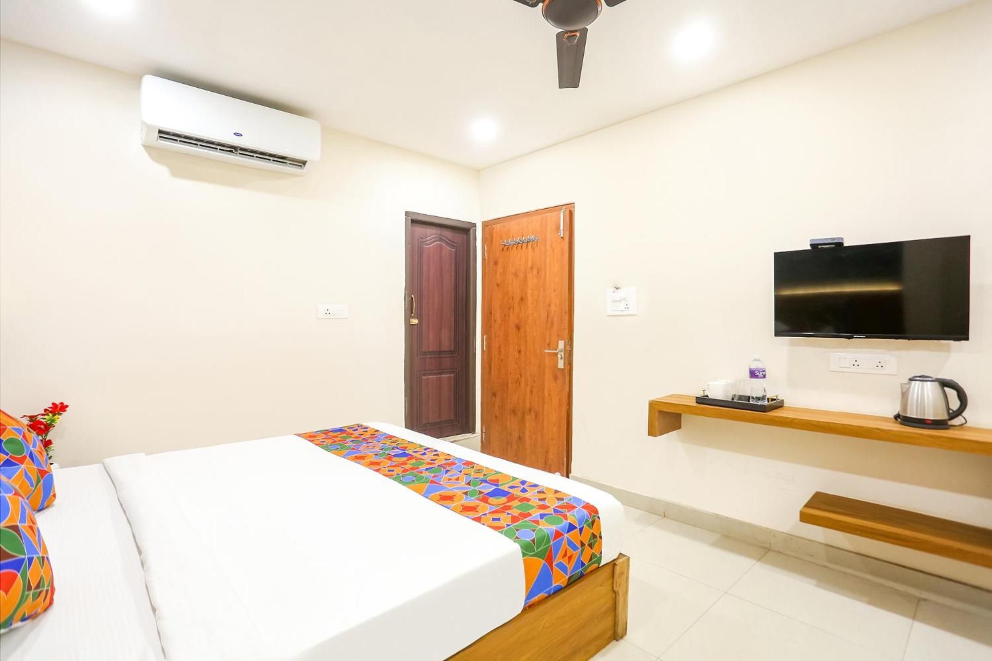 Fabhotel Hari Kunj 900 M From Kashi Vishwanath Temple Varanasi Exteriör bild