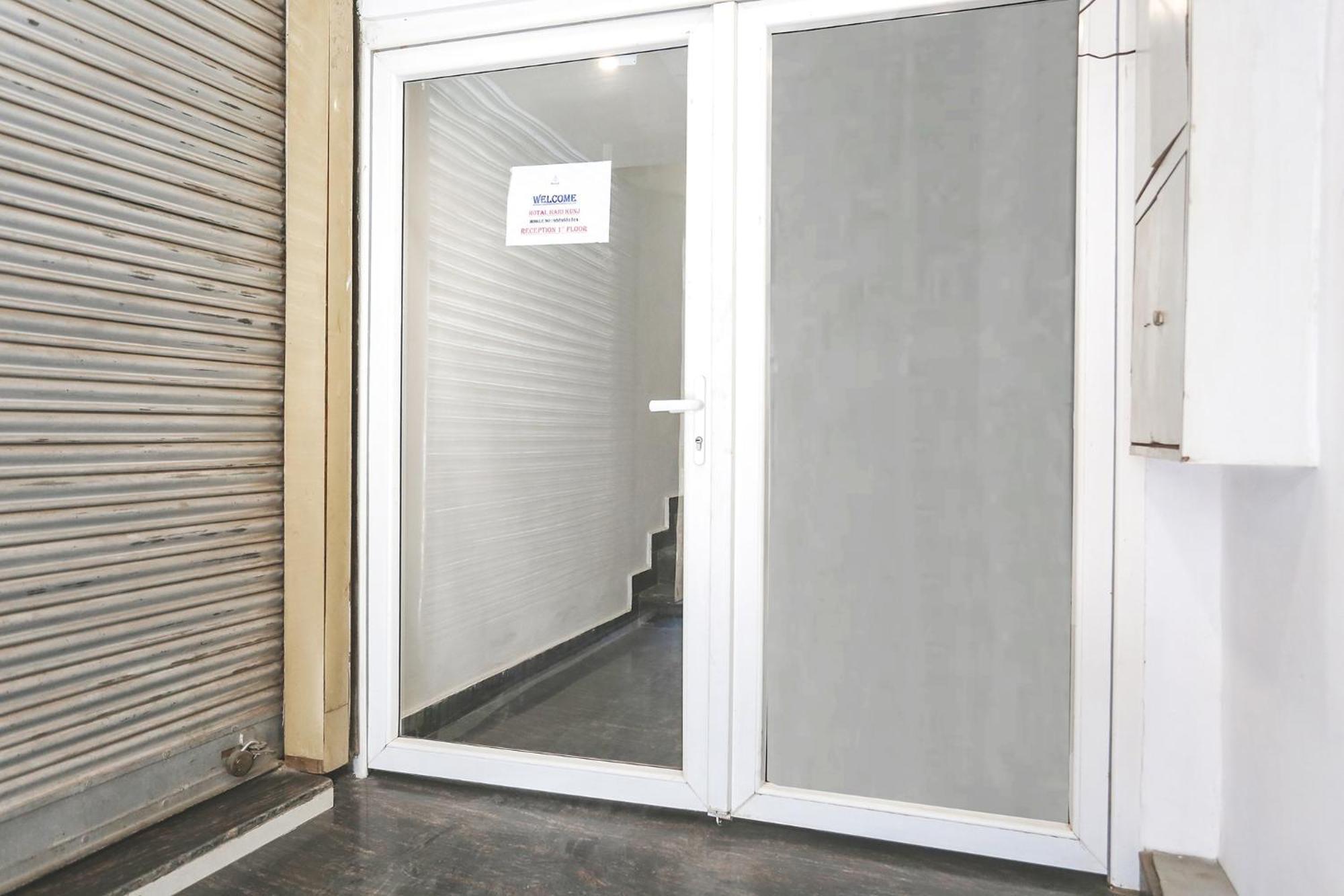Fabhotel Hari Kunj 900 M From Kashi Vishwanath Temple Varanasi Exteriör bild